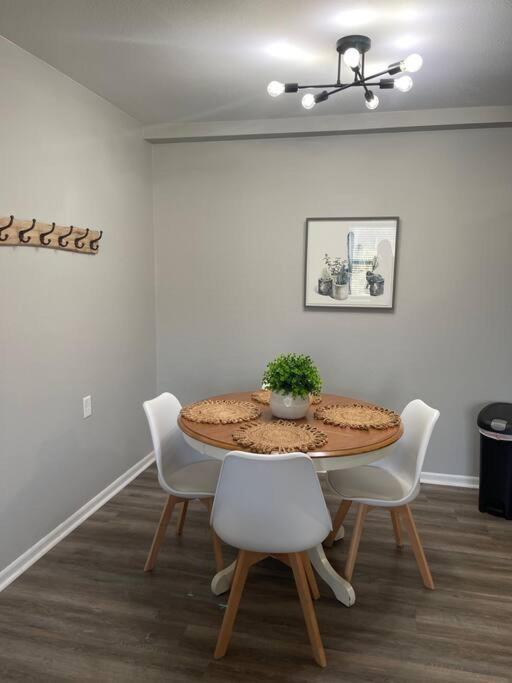 The Delores - 2 Bedroom Apt In Quilt Town, Usa Hamilton Buitenkant foto
