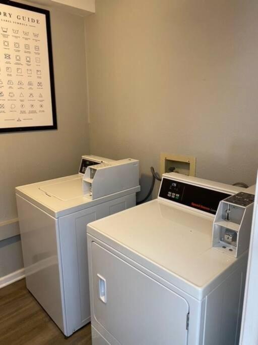 The Delores - 2 Bedroom Apt In Quilt Town, Usa Hamilton Buitenkant foto