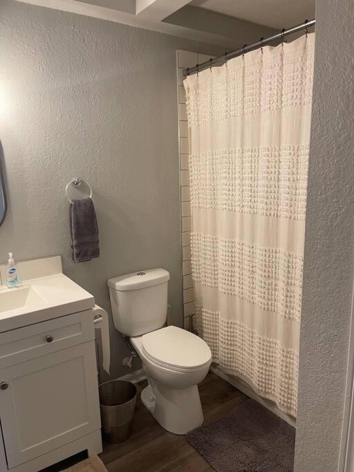 The Delores - 2 Bedroom Apt In Quilt Town, Usa Hamilton Buitenkant foto